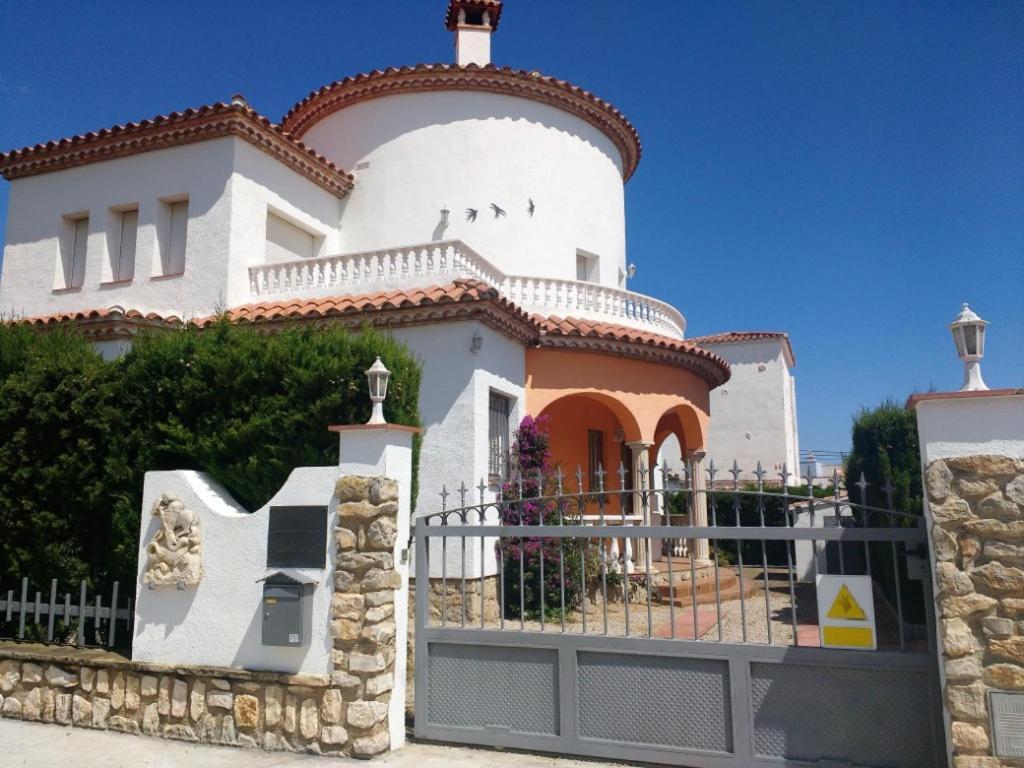 Emilia Villa *